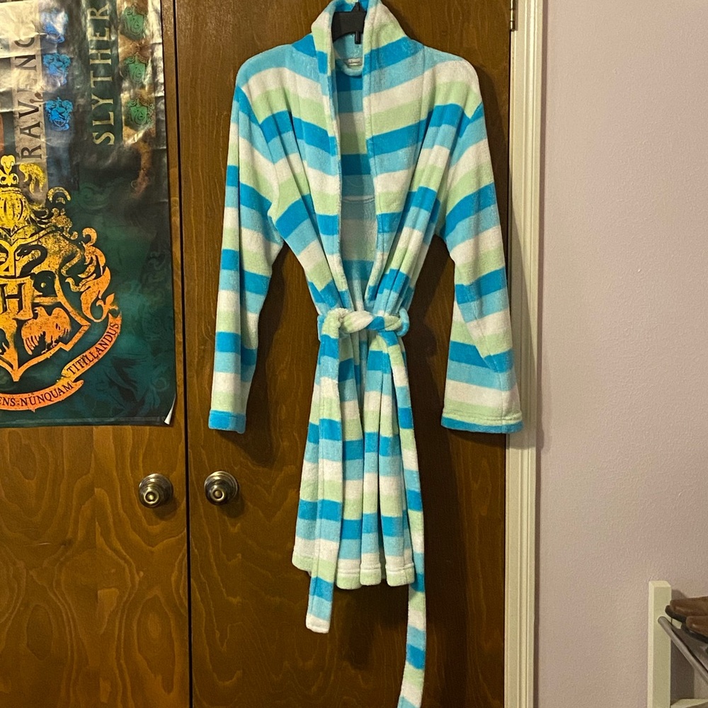 Plush bath robe